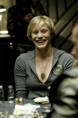 kara-thrace-katee-sackhoff-starpollo-1003210_266_400-3899314