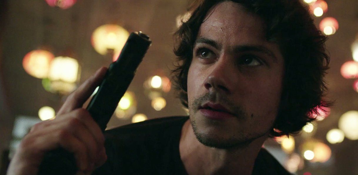 americanassassin-dylanobrien-gun-side-7393119